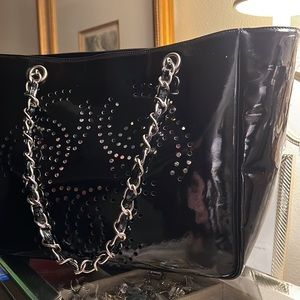 Chanel Black Triple CC Patent Leather Stylish Medium Tote Bag-Mint condition